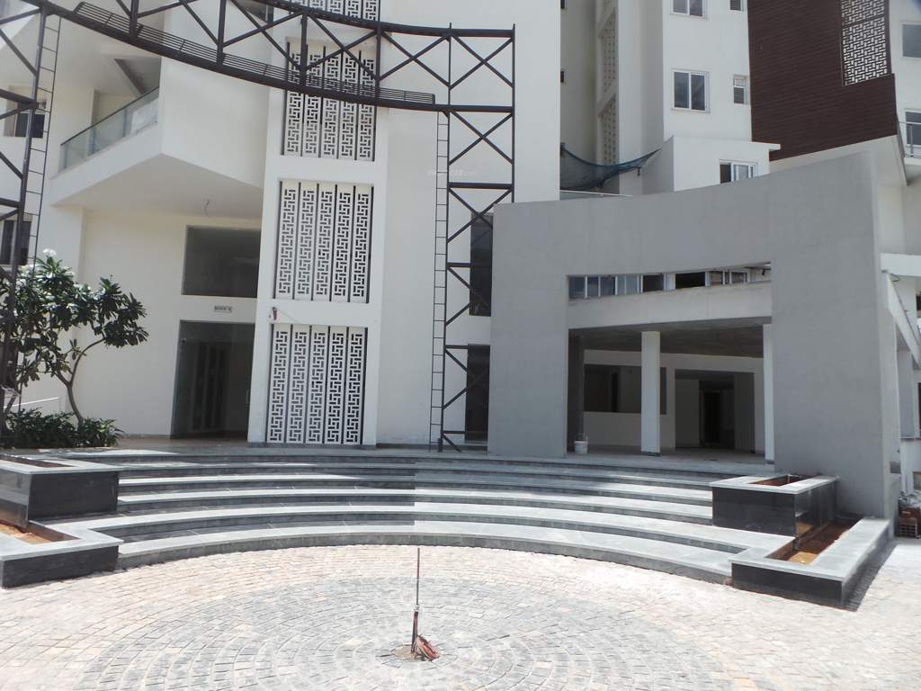  living walls another sky Amphitheater