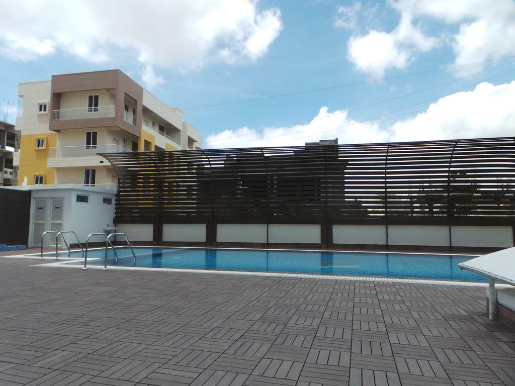  living walls another sky Swimming Pool