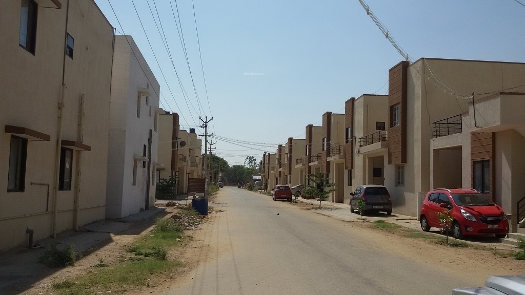  royal garden plots Internal Roads & Footpaths