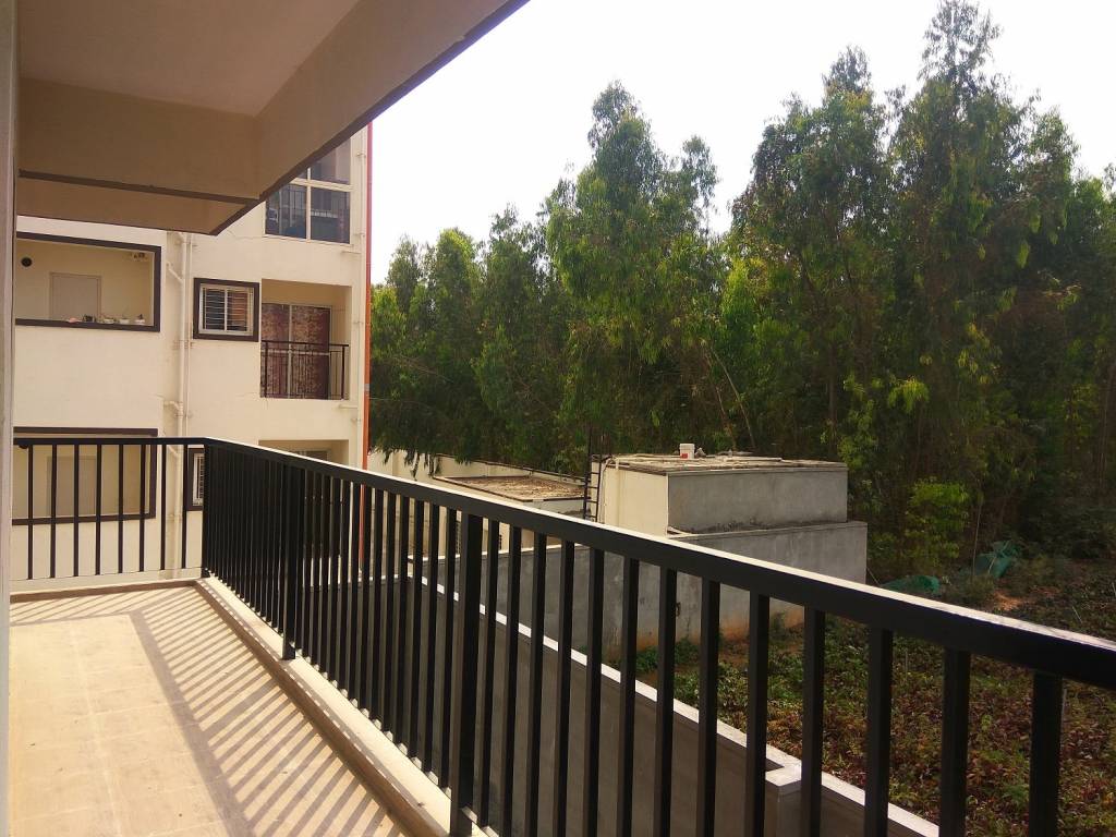  vestaa lushes Balcony