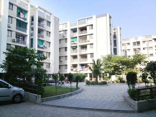  courtyard Images for Elevation of Avalon Construction Avalon Courtyard