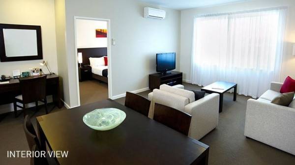  silver-pearl Dining Area