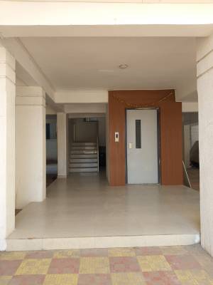  krishna Lift Available