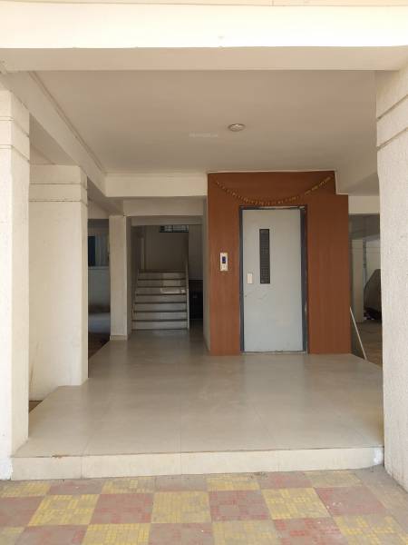  krishna Lift Available