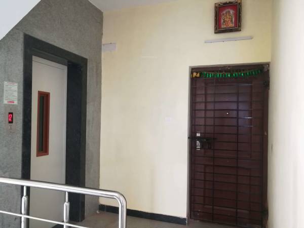 Lift Available raga Lift Available