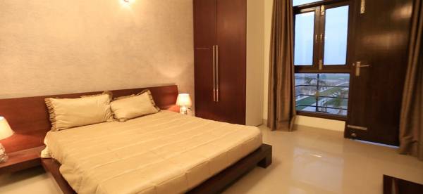 Bedroom swamanorath Bedroom