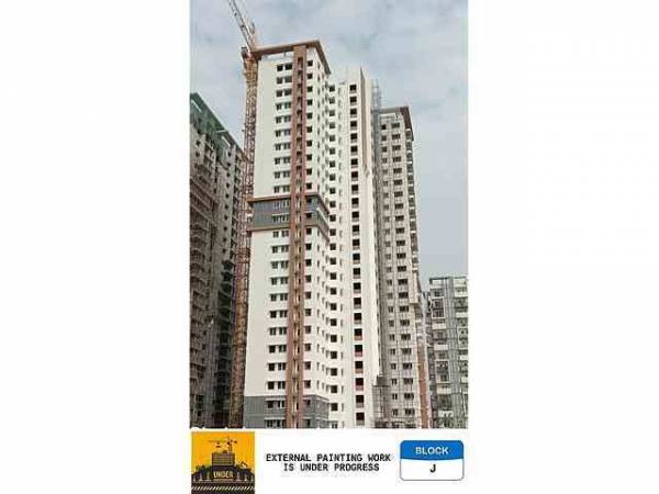 constructionStatus of Aparna Sarovar Zenith