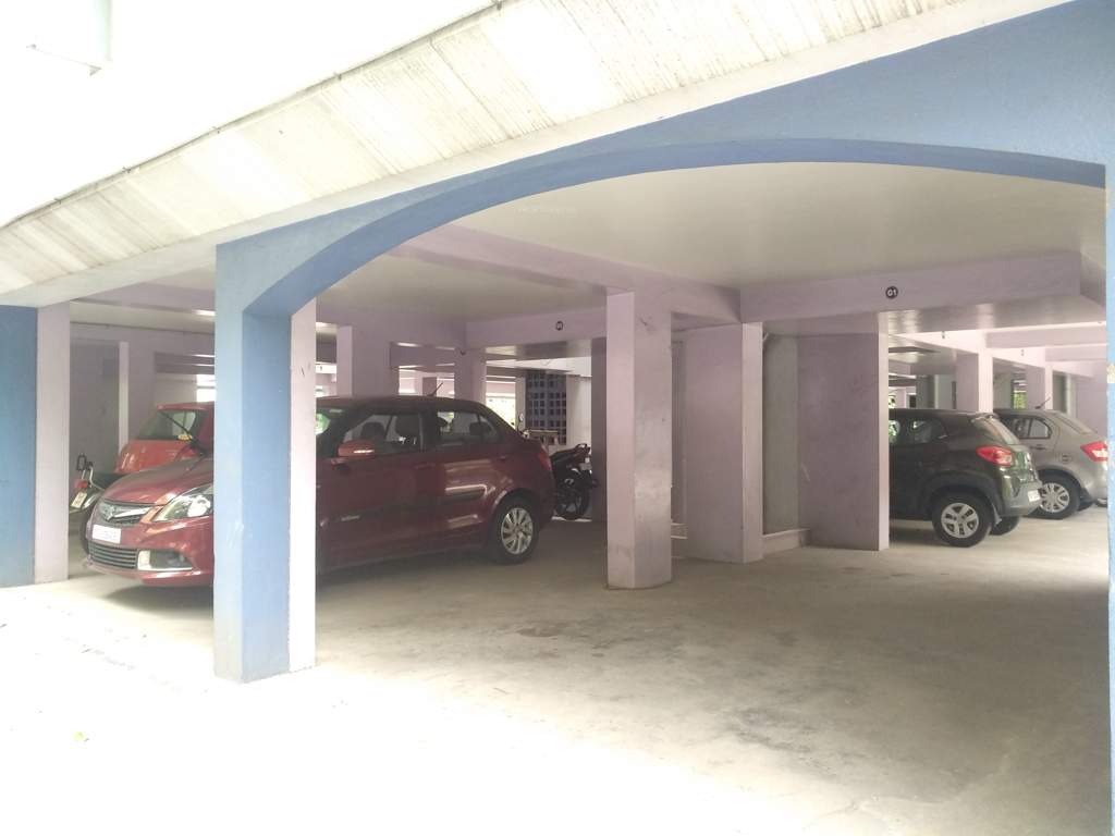  navin gayathri Car Parking