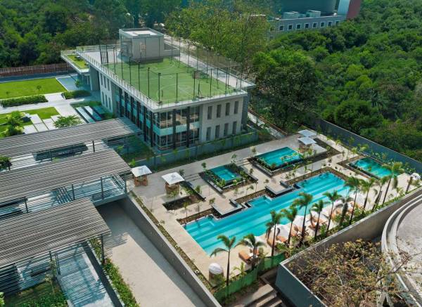  courtyard-onyx Others