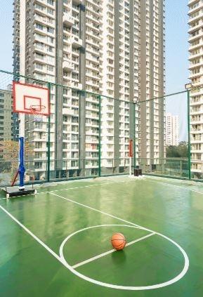  courtyard-rozanne Basketball Court