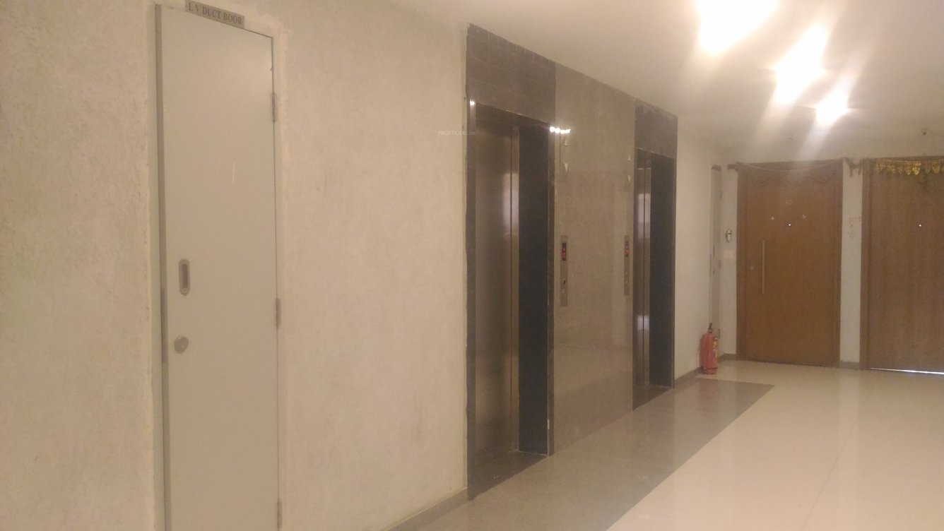  azziano wing f Others