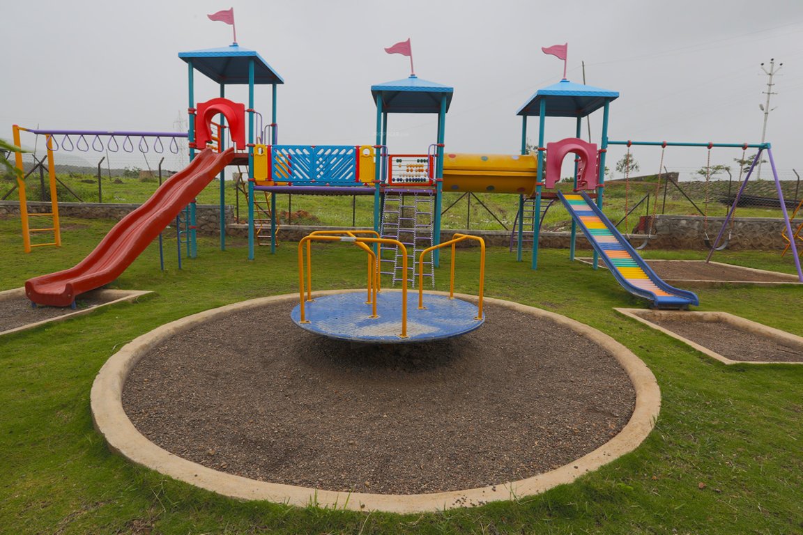  lake front phase v Children's play area