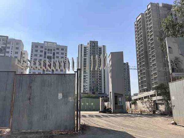 constructionStatus of Kunal Iconia Phase II