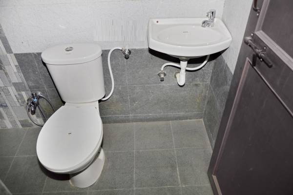  silver-crest-phase-ii-building-b Bathroom