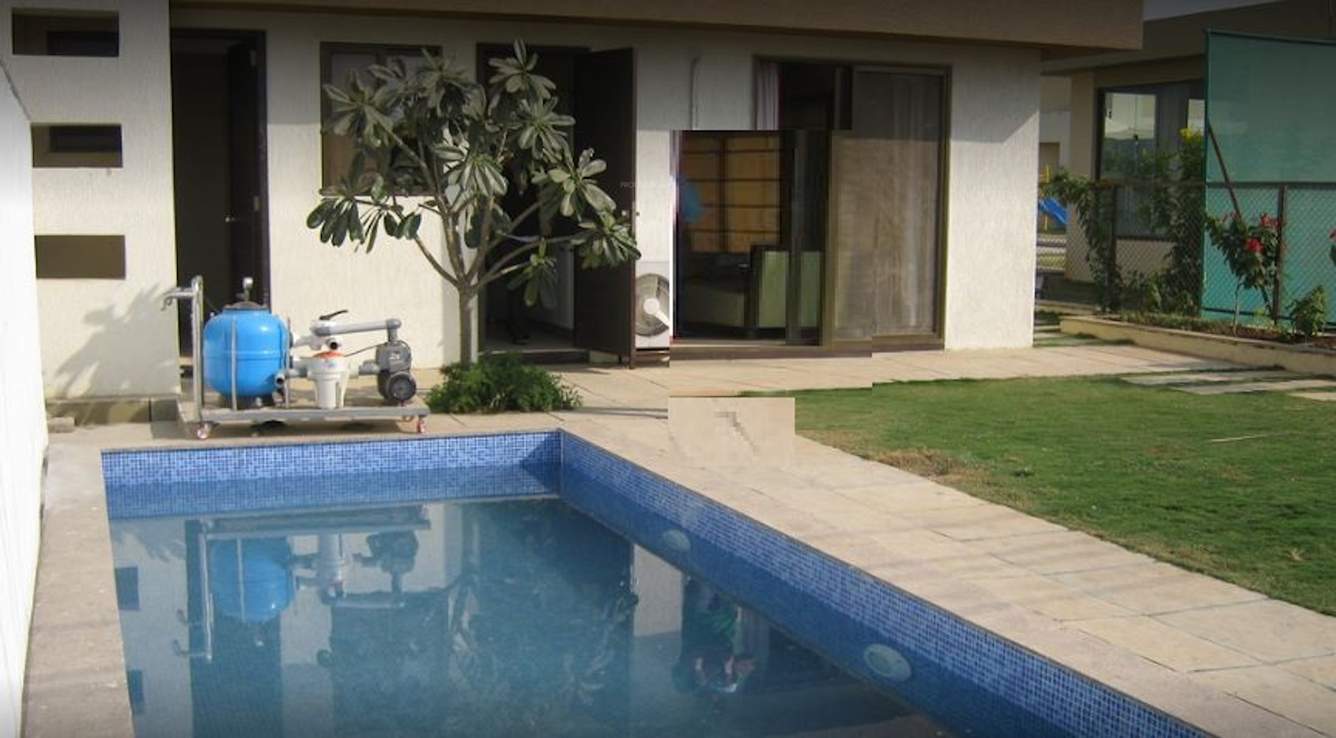 life republic 6th avenue Swimming Pool