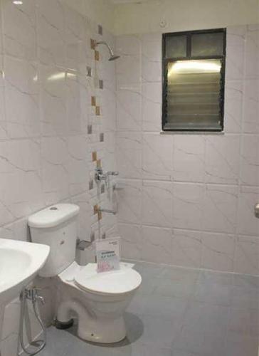  ecoloch-phase-ii-soc-6-t11-b-building Bathroom