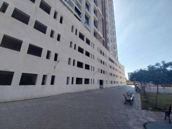  riverdale-suites Paved Compound