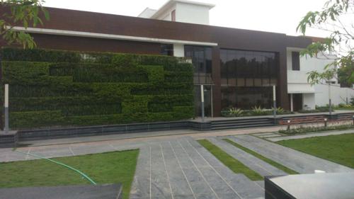  isle-royale-tower-2-and-3 Club House