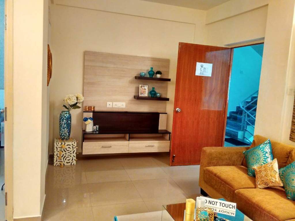  manhattan pods and condos Living Area