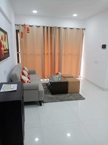  teenmurty-summit Living Area