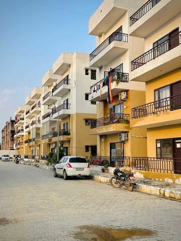  new saket phase 1 Paved Compound