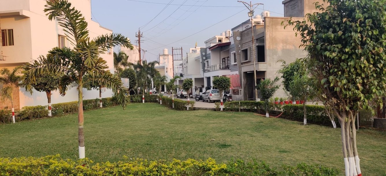  shiv om green park Landscaped Gardens