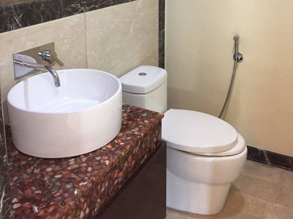  first avenue Bathroom