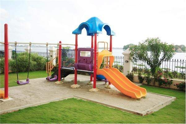 marine plaza Children's play area