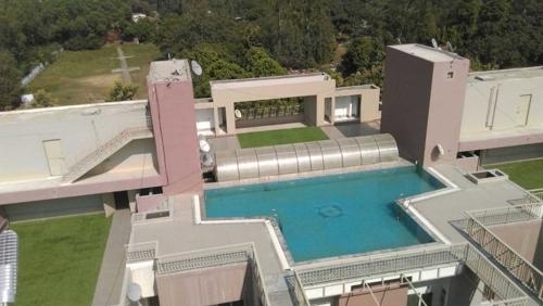  kings-court Swimming Pool