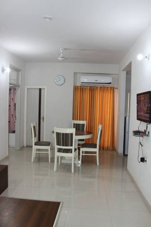 kings court Dining Area