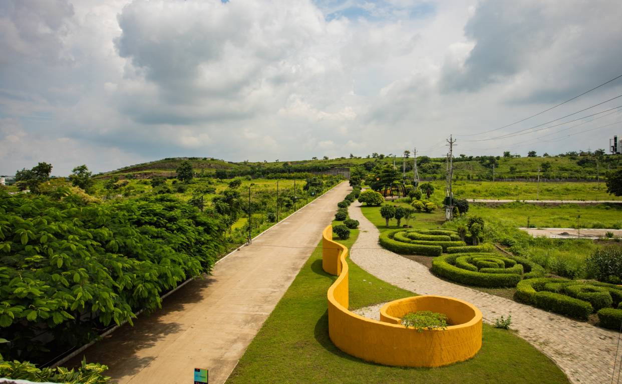 silver sky park Plot