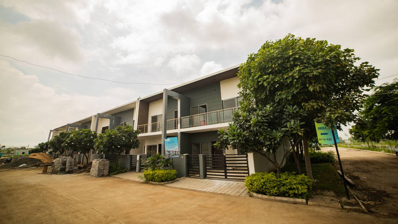 silver sky park Plot