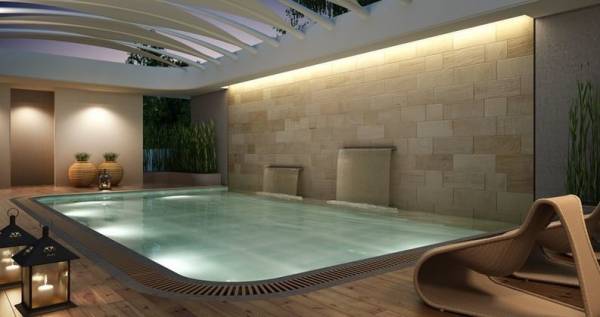  signature Swimming Pool