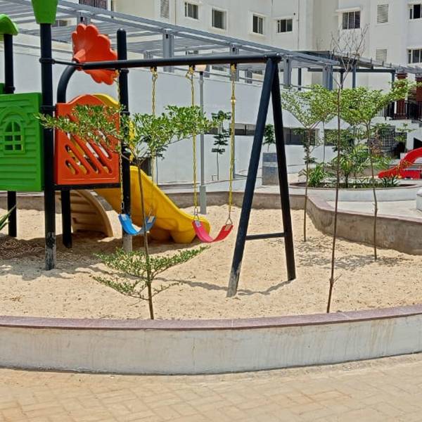  emerald-square Children's play area