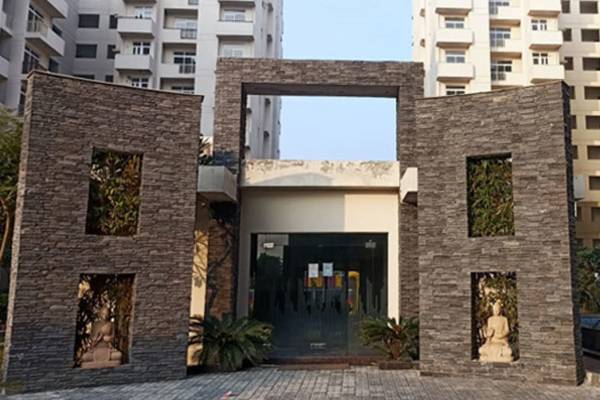 Paved Compound amenities of Ansal Emerald Heights