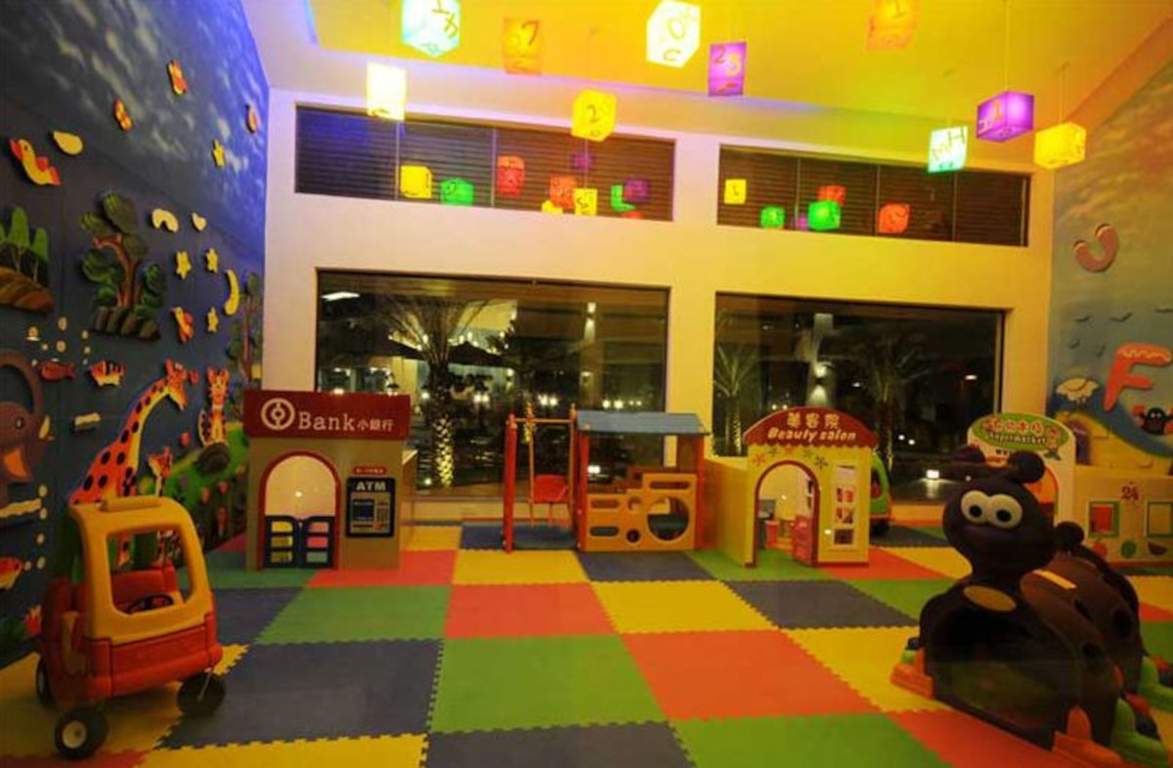 lake palace Children's play area