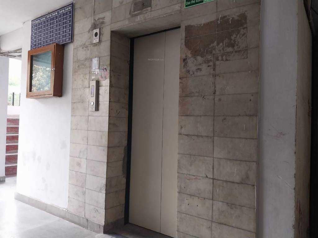  everest apartment Lift(s)