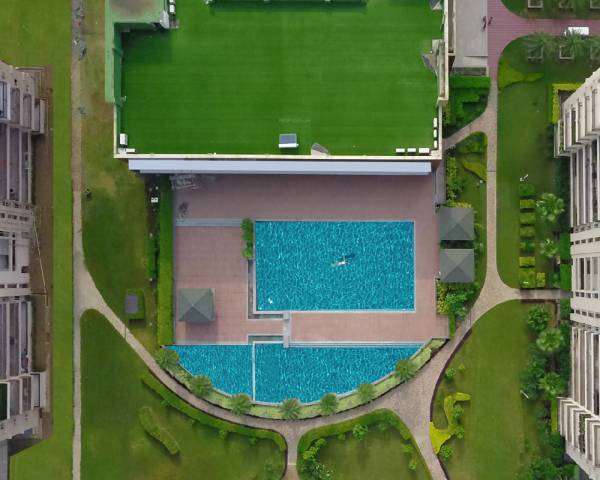  twin-tower Landscaped Gardens