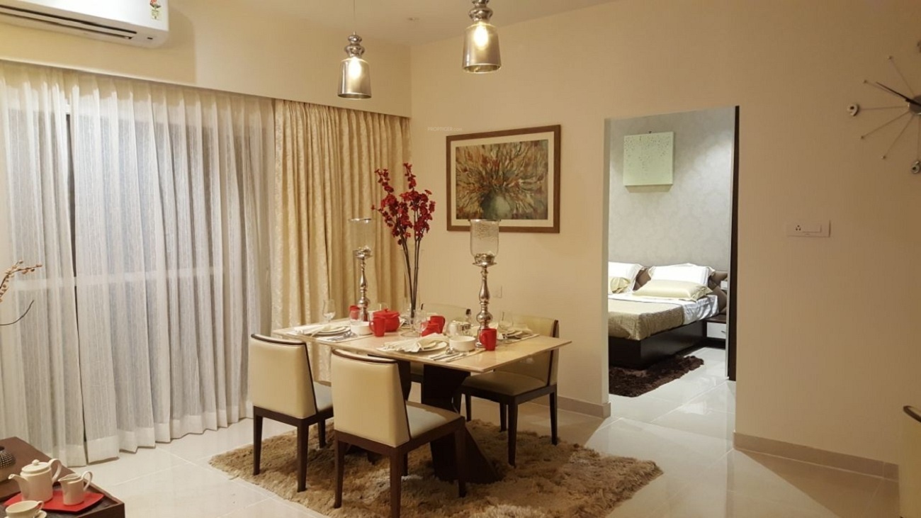  central park Dining Area