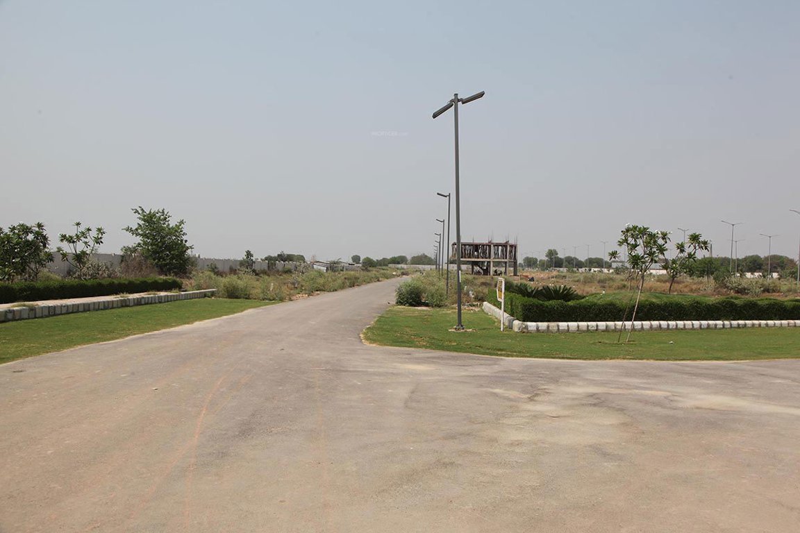  gaur yamuna city Others