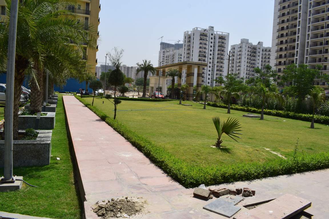 Images for Amenities of Maxblis White House III