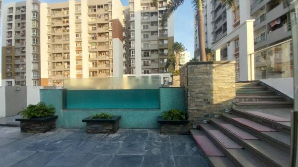 Paved Compound amenities of Navins Starwood Towers 2