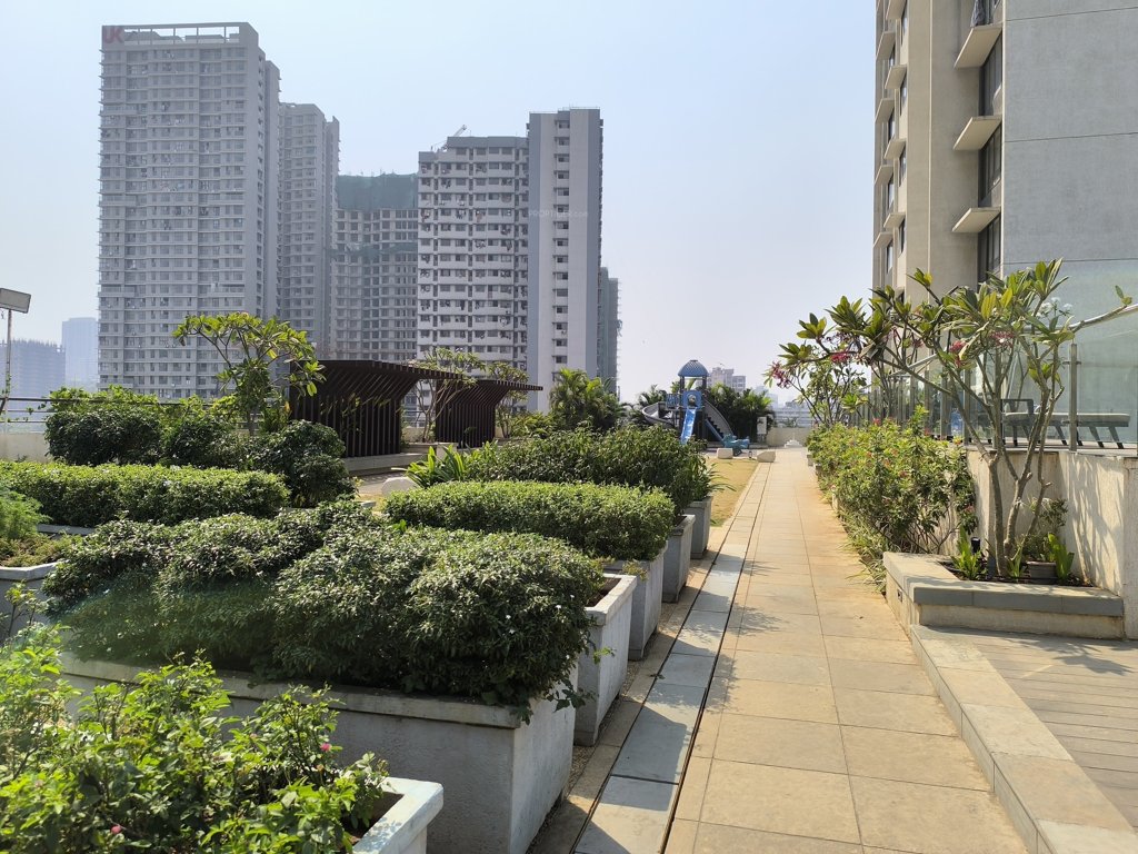  roots Landscaped Gardens