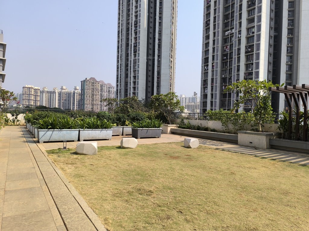  roots Landscaped Gardens