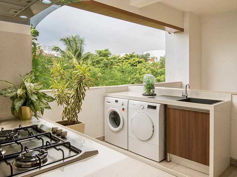  219 boat club Kitchen