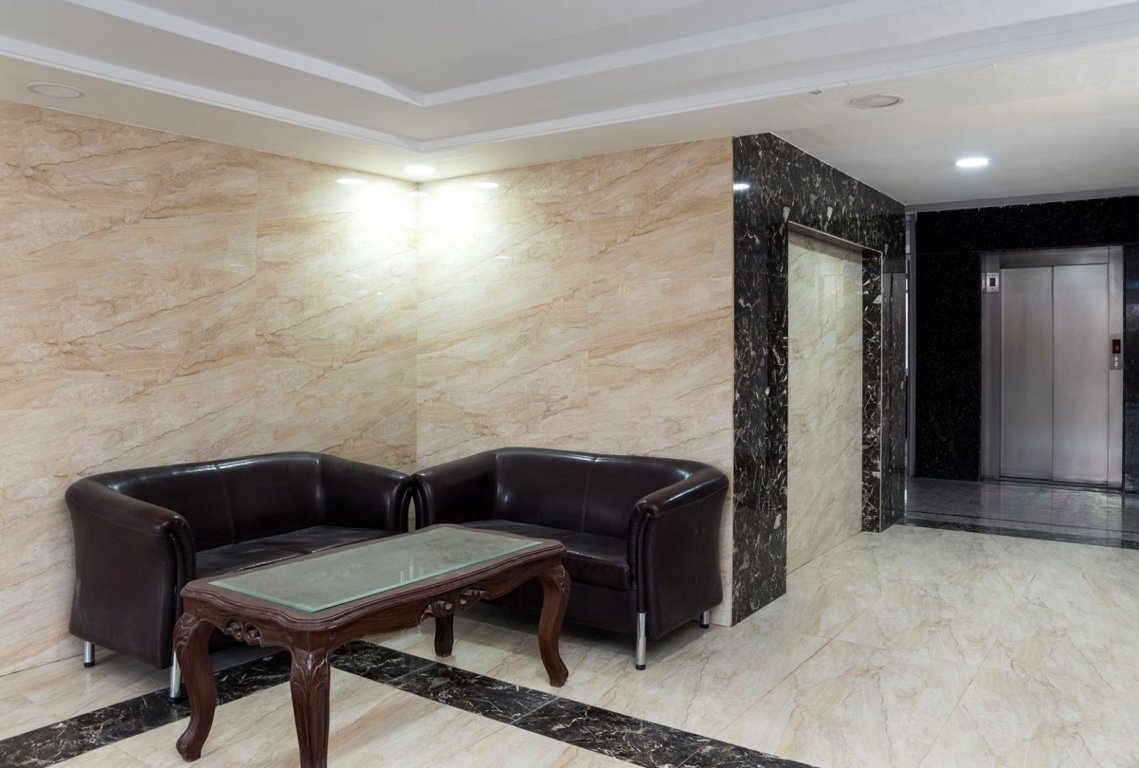 victorian palace Lift(s)