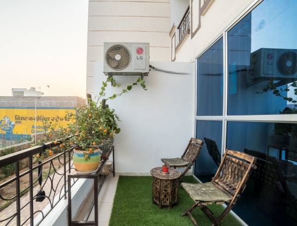  victorian-palace Balcony