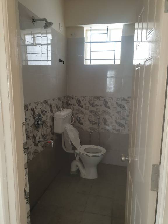  solitaire phase 1 Bathroom