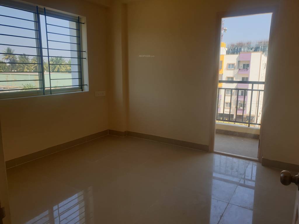  solitaire phase 1 Living Area