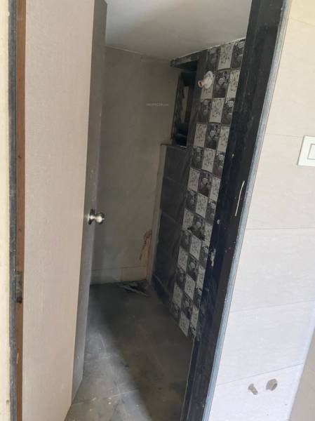  paramount-enclave-bldg-no-5a Bathroom